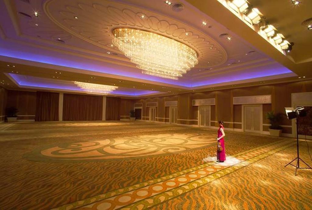 New Century Grand Hotel Kaifeng Exterior photo