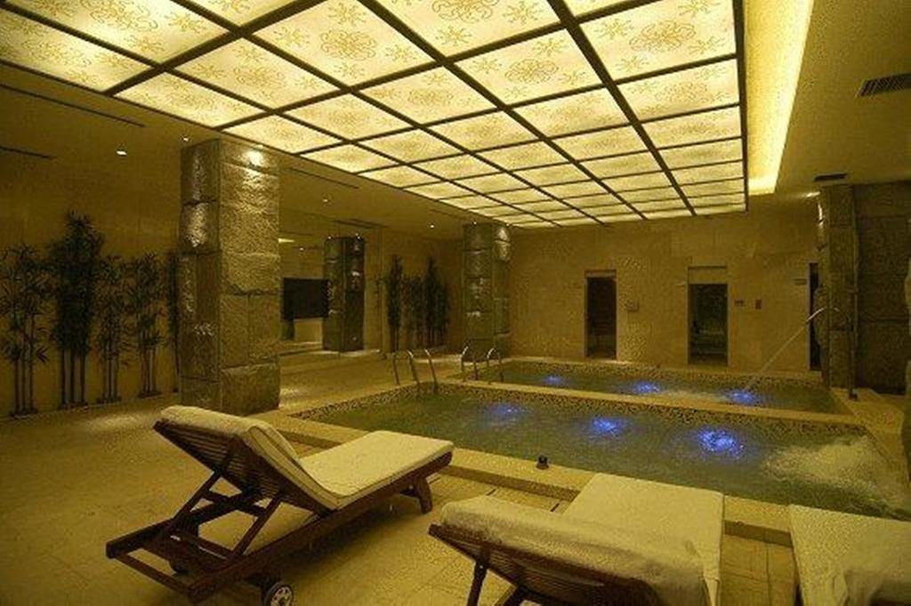 New Century Grand Hotel Kaifeng Exterior photo