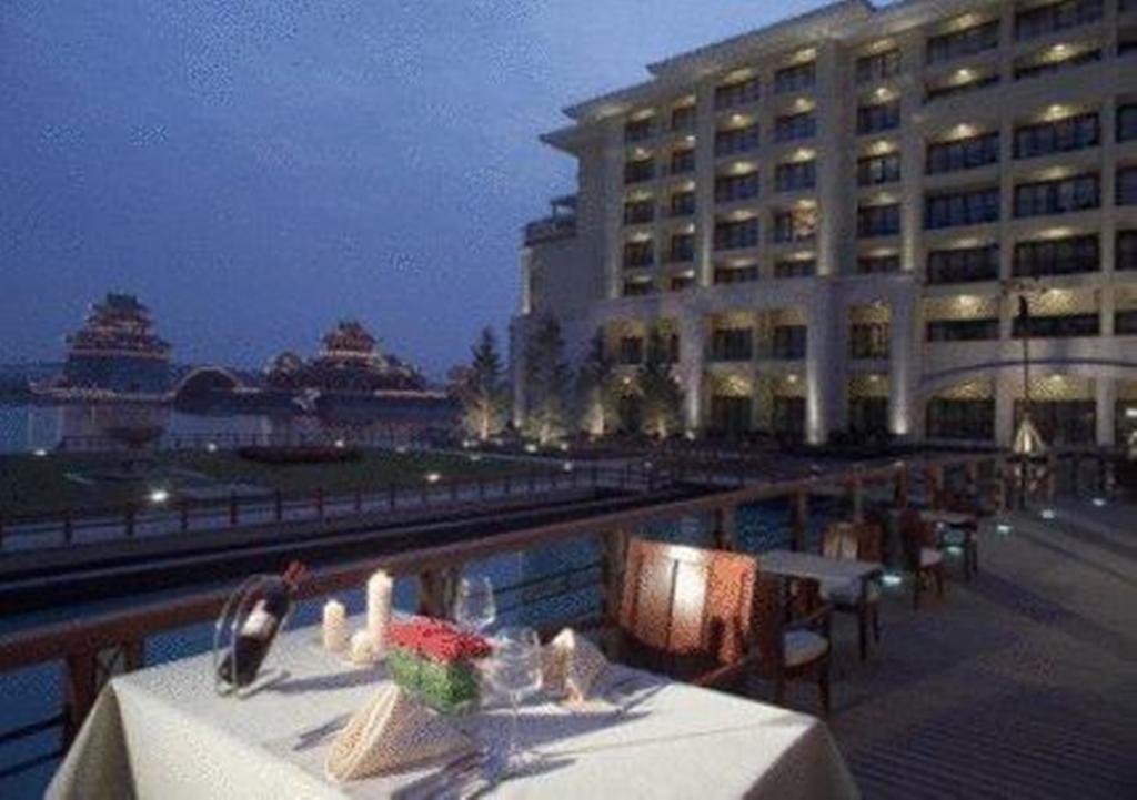 New Century Grand Hotel Kaifeng Exterior photo