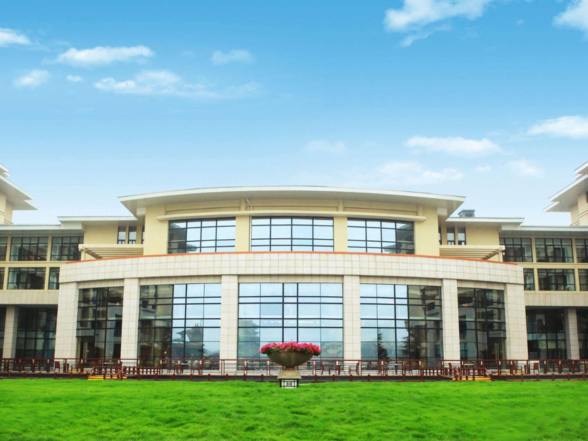 New Century Grand Hotel Kaifeng Exterior photo