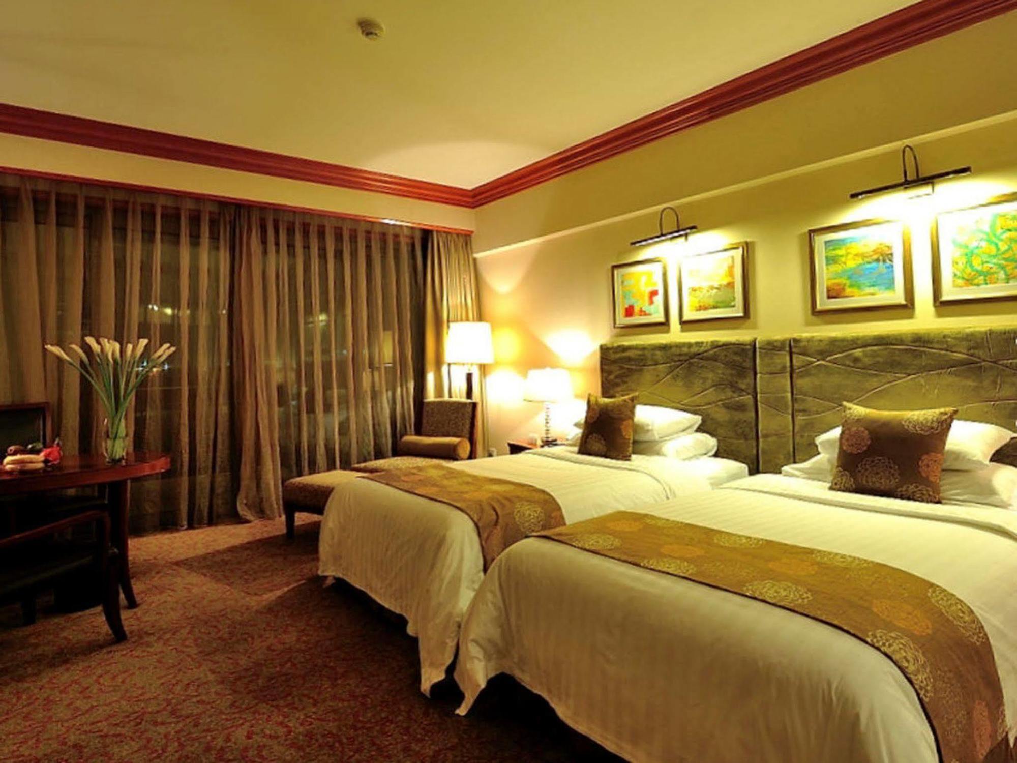 New Century Grand Hotel Kaifeng Exterior photo